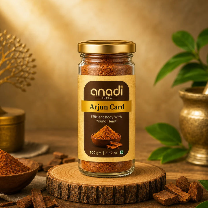 Close-up Arjun Card jar, 100 g, with gold lid and brown herbal powder on a wood base
